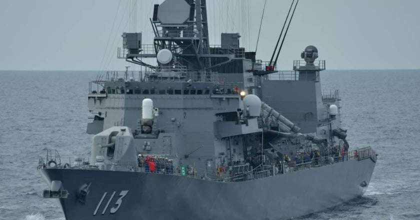 日本自衛隊護衛艦首度通過台灣海峽 回應中國軍事威脅